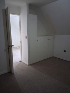 Fachada moderna en casa de Villa Huertos de San Miguel, Talca.