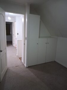 Habitación en mansarda con ventana en propiedad de Talca.